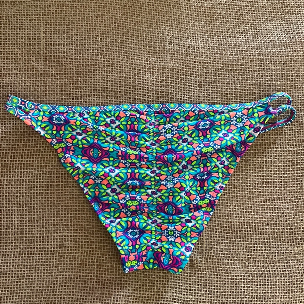 XHILARATION  WOMENS SWIMWEAR - Picture 2 of 7